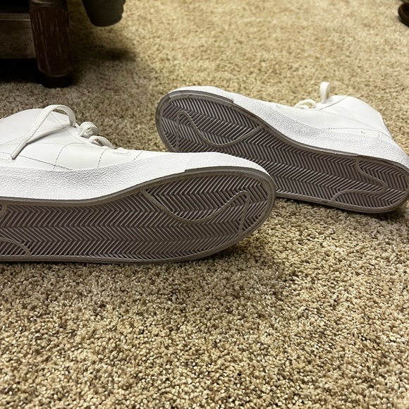 Nike white high tops new without tags size 6.5 y 8 women’s - Picture 3 of 9